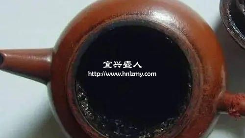 紫砂壺的茶銹和茶垢是一回事嗎