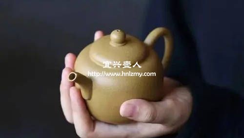 泡過茶的紫砂壺正常情況下都會有一些味道