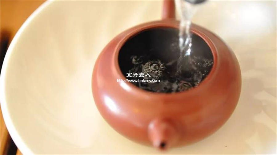 紫砂泡普洱茶示意圖